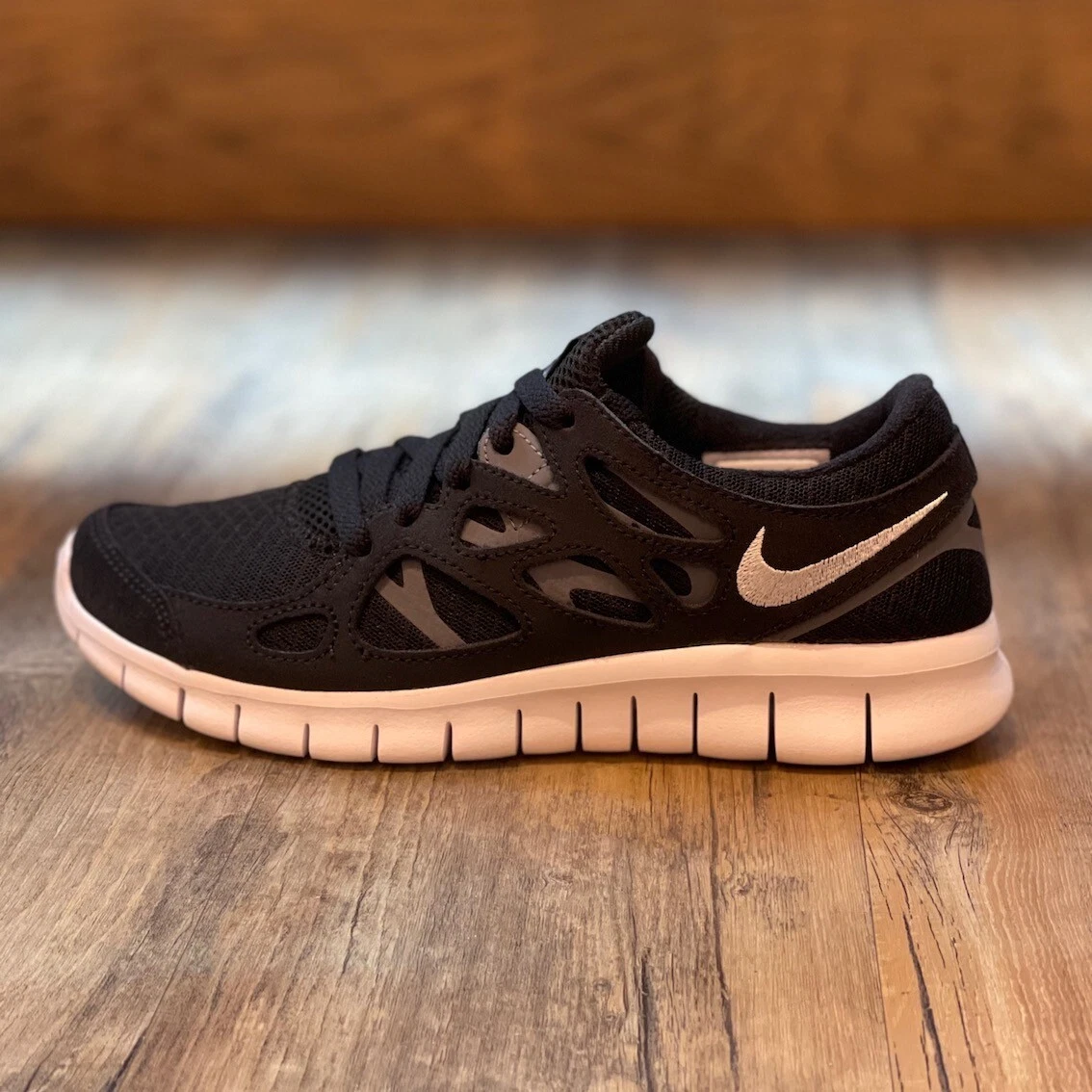 Nike Free Run 2 Gr.38,5 schwarz weiß DM9057 Damen Lauf Sportschuhe Sneaker |