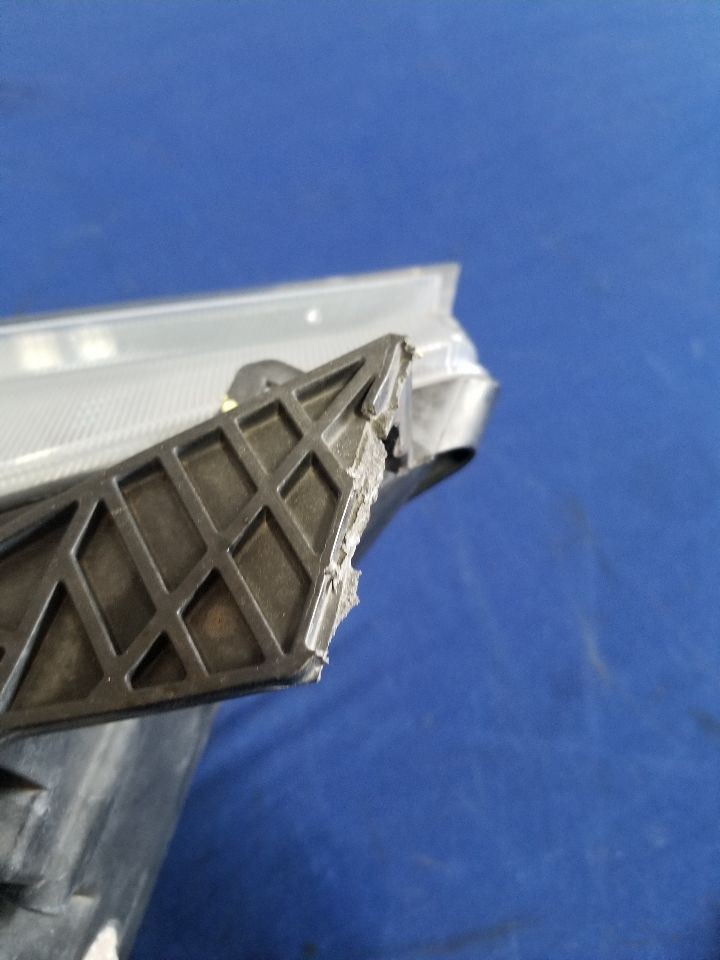 Headlight 2014 Maserati Ghibli W/ 2 Modules, Adaptive, Tabs Broken 
