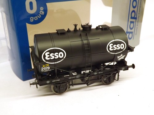 Dapol Tank D ESSO Class B Kesselwagen 2119 (Spur O) Originalverpackt | Zustand: Used
