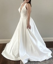 Allure Bridal Crepe A-Line Halter 9617 Wedding Dress Sz 12, 31” Waist, 36” Bust