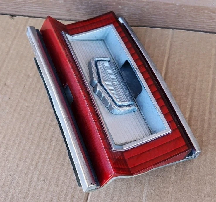 Lincoln Mercury Cougar 1969-1970 puerta de combustible tirador y reflectores Foto 4 de 4