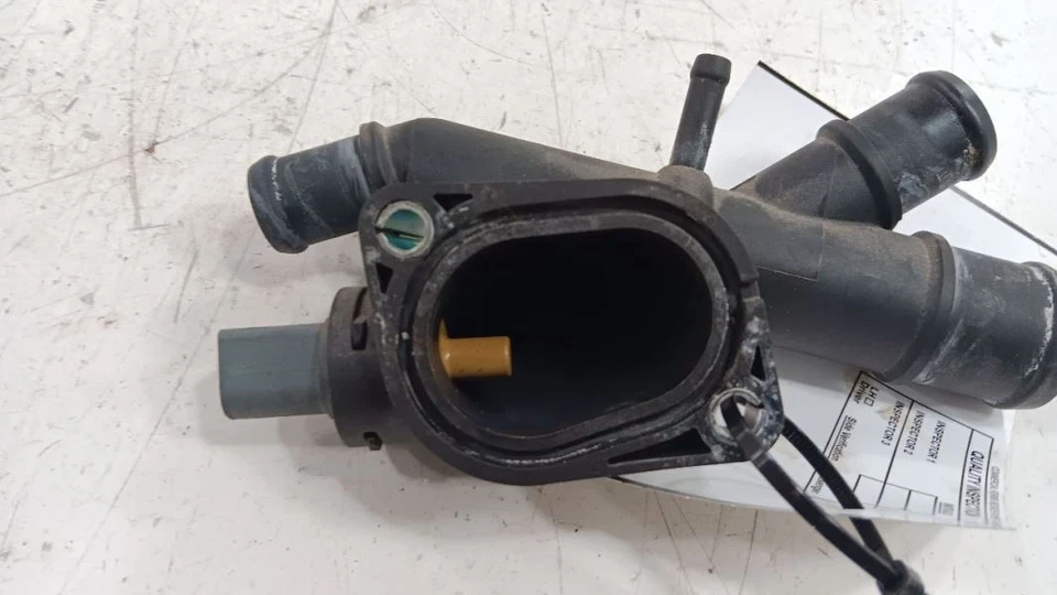 Tubo cruzado línea refrigerante Volkswagen Golf 2010 2011 2012 2013 2014 Foto 3 de 4