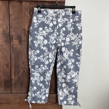 NEW Chicos Capri Perfect Stretch Girlfriend Slim Leg Size 0 US 4 Blue Floral