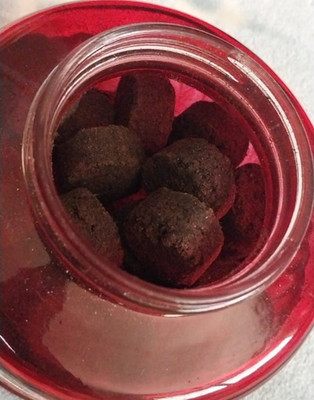 Fakhr Latafa:An Emirati incense distinguished by a long-lasting fragrance of oud
