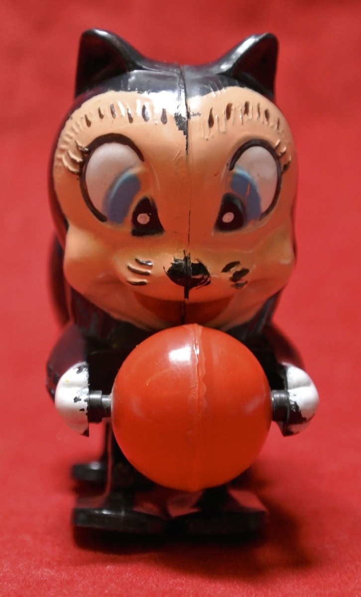 Vintage DISNEY RAMP WALKER BLACK CAT Red Spinning Ball FIGARO Toy