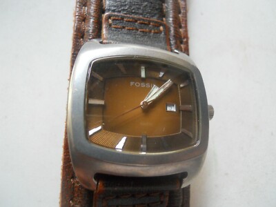 water-resistant dress watch..Jr-9156 