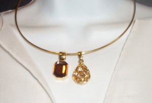 Authentic VINTAGE JOAN RIVERS GOLD PLATED EGG & TOPAZ PENDANT CHOKER NECKLACE UNWORN