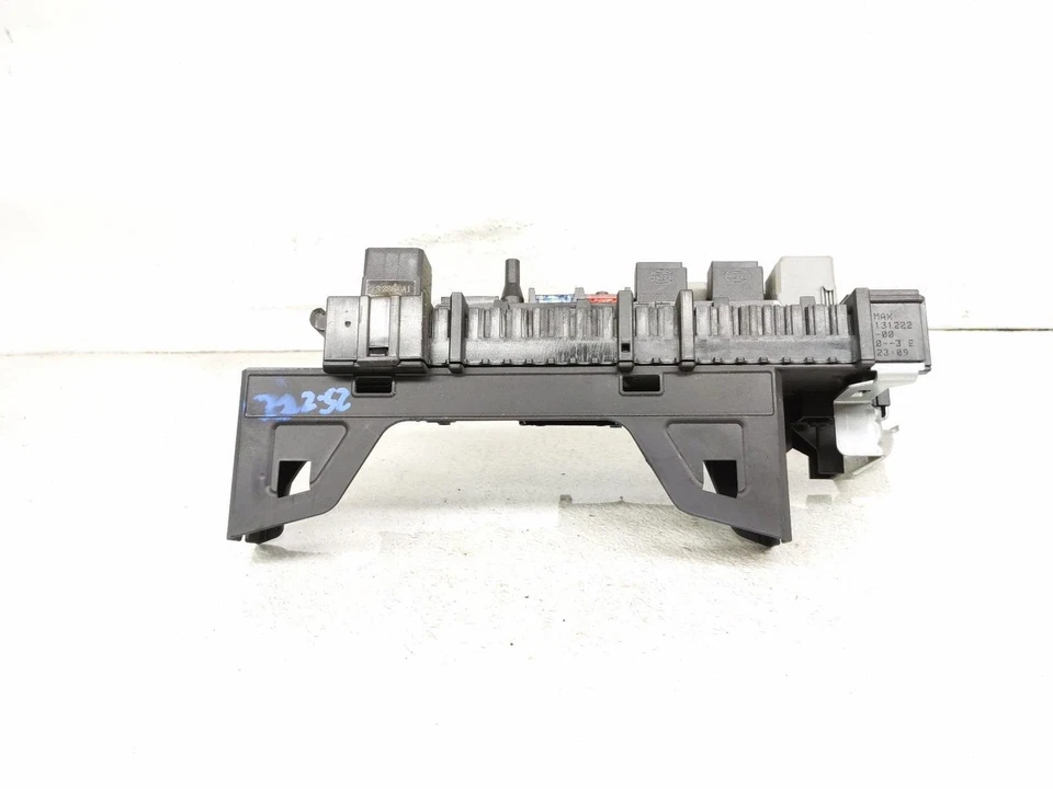 2014 Mercedes-Benz E350 Coupe Rwd 3.5L Cabin Room Inside Fuse Box 204-540-01-50 - Image 4 of 4