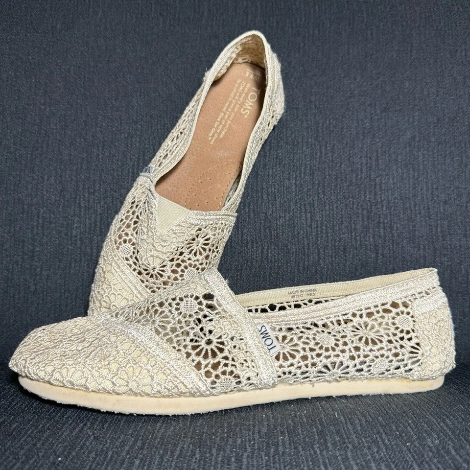 TOMS Alpargatas, Encaje Crochet Marroquí, Crema, Logo Azul en el Tacón, Talla 9.5, Usado en Excelente Condición Foto 2 de 4