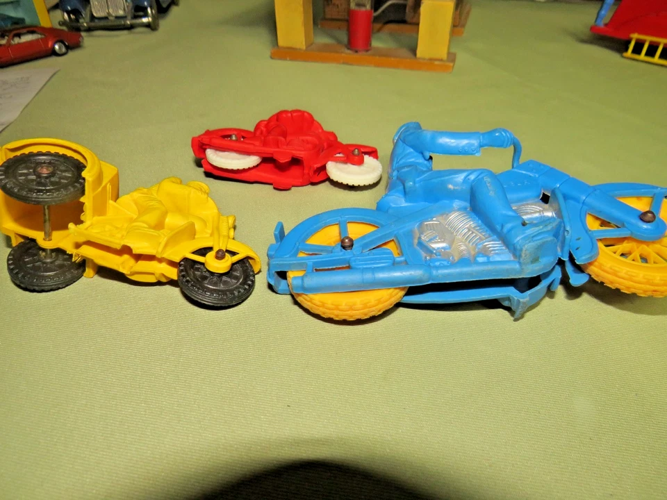 JUGUETE DE GOMA CASTAÑO ROJIZO VINTAGE TRES JUGUETES DE MOTOCICLETA HARLEY DAVIDSON DE COLECCIÓN Foto 4 de 4