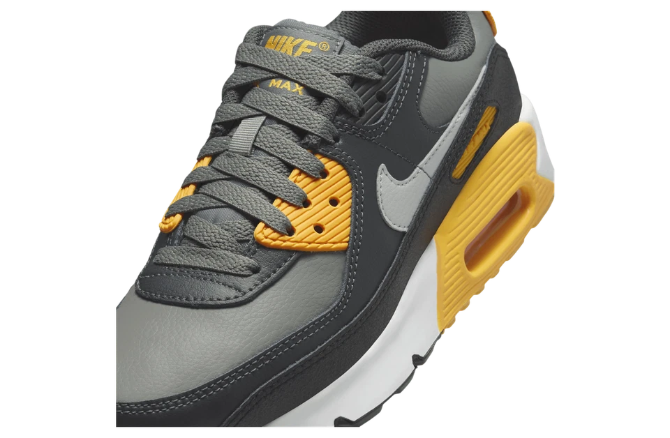 Nike Air Max 90 GS cinza fumaça amarelo antracite HF6358-004 tamanho 6.5Y = 8 feminino - Imagem 3 de 4