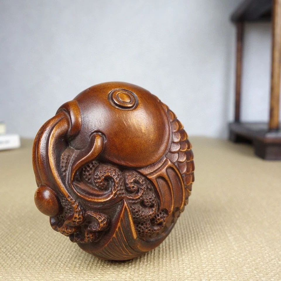 Estatuilla asiática tallada a mano de boj Netsuke lindo pez fengshui carpa estatua curiosidad Foto 3 de 4