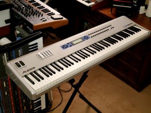 MUST SEE!!! ALESIS QS8.2 STAGE PIANO FULLY SERVICED AND IN AMAZING CONDITION!