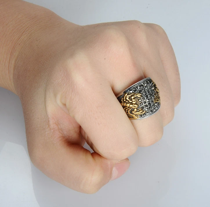 Anillo de zodiaco escorpión de acero titanio premium para hombre circonita cúbica y plateado y dorado Foto 3 de 3