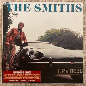 THE SMITHS SINGLES BOX 　シリアル番号あり The Smiths - Singles - Amazon.com Music