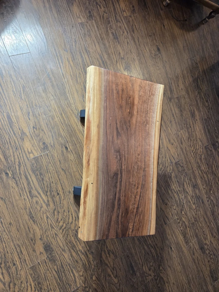 HERMOSA MESA DE CENTRO HECHA A MANO BORDE VIVO NEGRO NOGAL Foto 2 de 4