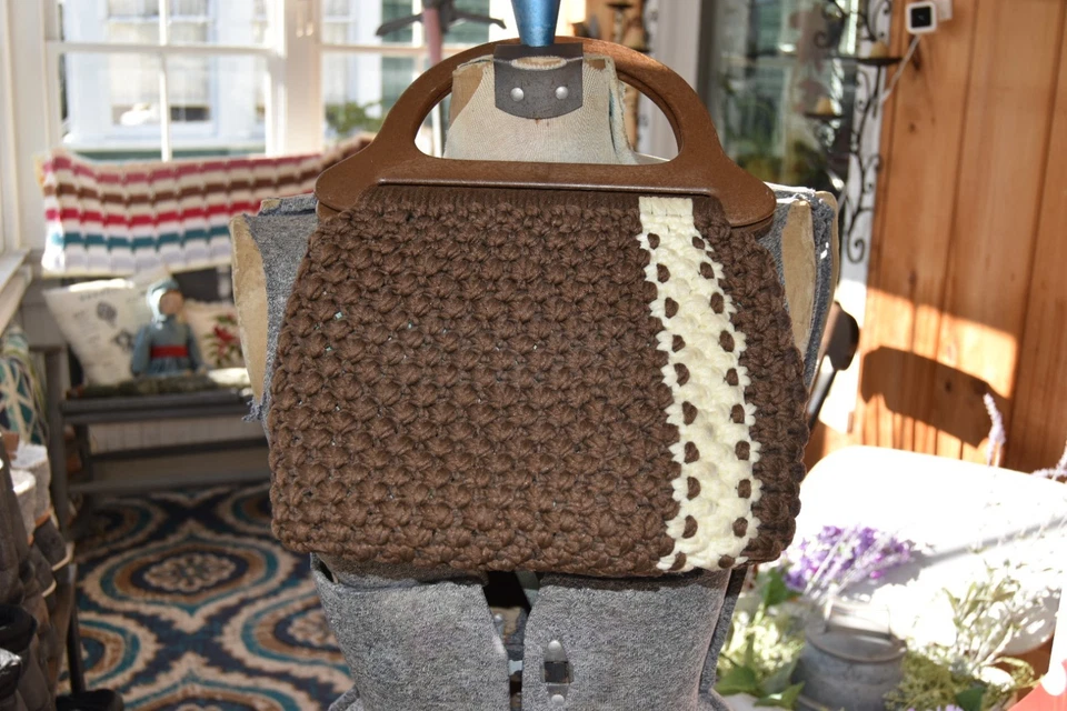 Cartera vintage años 70 macramé boho con asa superior forrada con cuentas de madera Foto 4 de 4