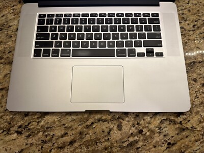Apple MacBook Pro 15 i7 2.2Ghz 256GB SSD 16GB RAM Intel Iris PRO