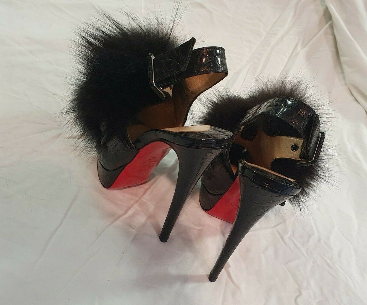 Christian Louboutin ファー バッグチャーム 黒 レッドソール Christian Louboutin ファー バッグチャーム 黒 レッドソール