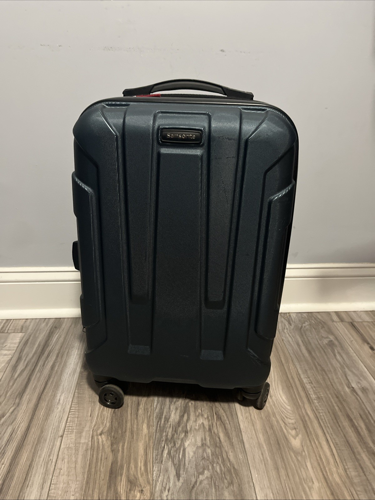 Samsonite 22" Centric Hard Shell Spinner Suitcase Expandable