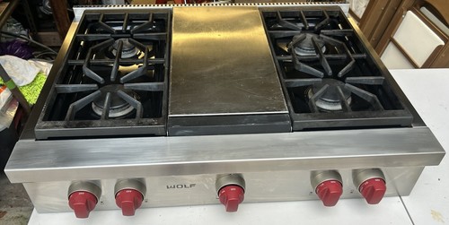 Wolf SRT364g -LP 36” Pro Gas Rangetop Griddle Red Knobs LP
