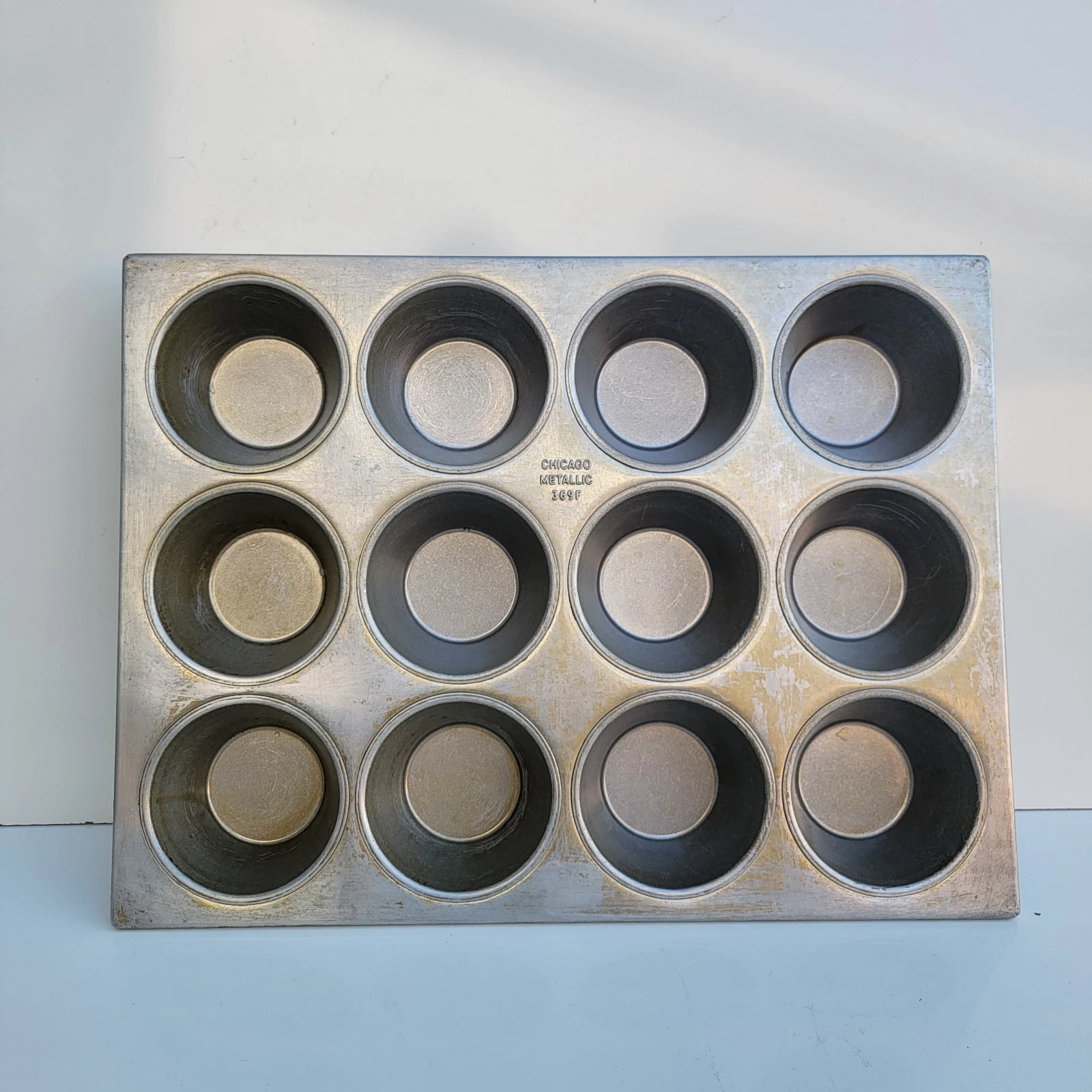 Chicago Metallic 369F Commercial Jumbo Muffin Pecan Roll Pan 12 Cup Heavy Duty
Opens in a new window