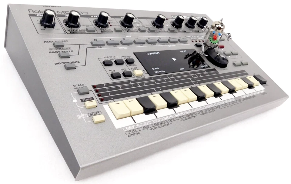 Roland MC-303 Synthesizer 303 808 909 Jupiter + Top Zustand + 1.5J Garantie