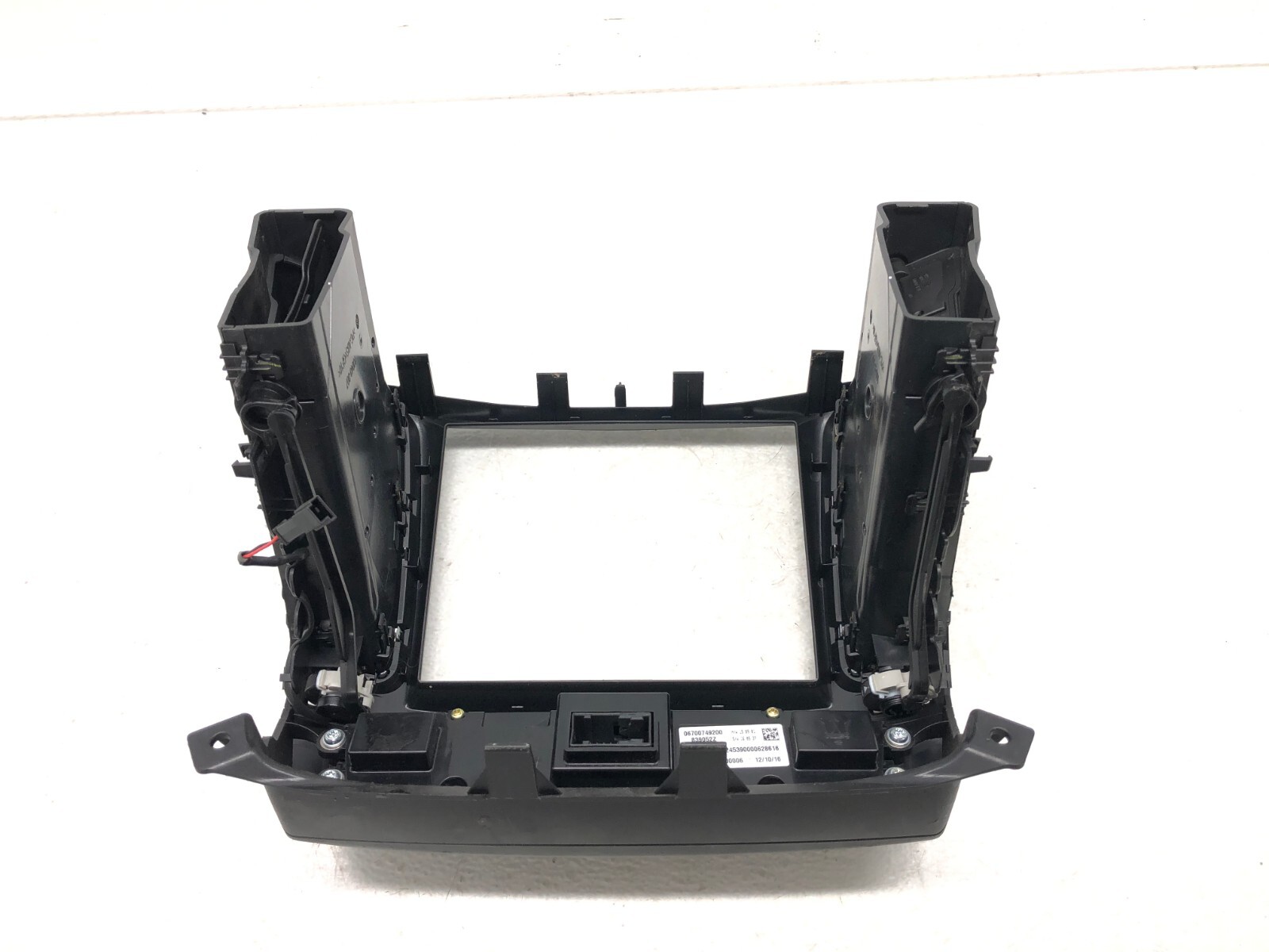 2017-2022 MASERATI LEVANTE CENTER DASH A/C HEATER CLIMATE CONTROL AIR VENT OEM
