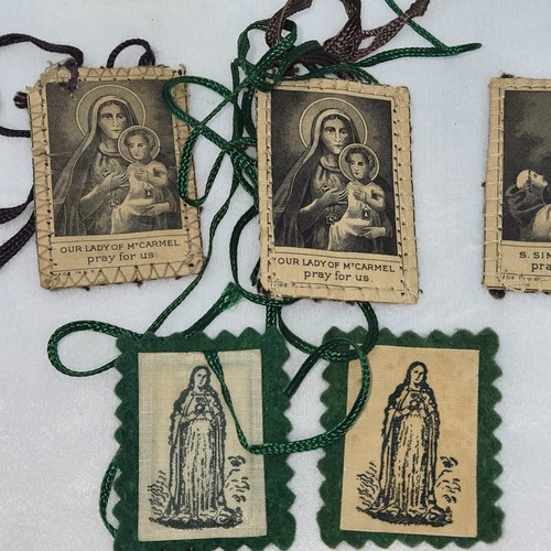 VINTAGE LOURDES HOLY WATER BOTTLE & SCAPULARS LADY OF MT. CARMEL ST. SIMON MARY - Picture 3 of 5