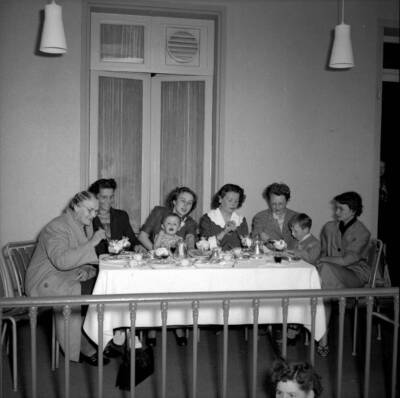 Meeting at Belvoirpark before the start of the TdS 1953#Families m- Old Photo