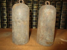 Paire de poids d'horloge anciens