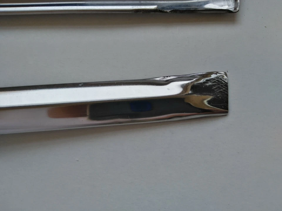 Molduras puerta Fiat 1100 R originales 4 piezas exterior derecha e izquierda Italia. Foto 2 de 4