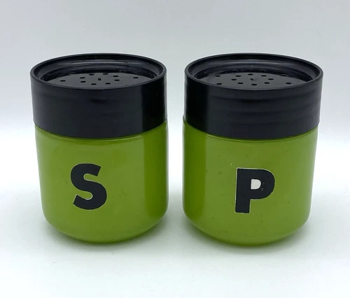 Vtg Avocado Green Glass Salt & Pepper Shakers Anchor Hocking Black Plastic Lids