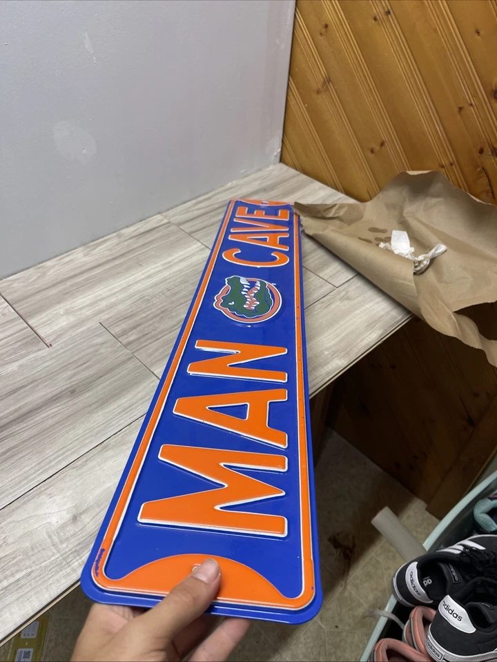 Gators Man 洞穴标志 3 英尺长 — 第 2/4 张图片