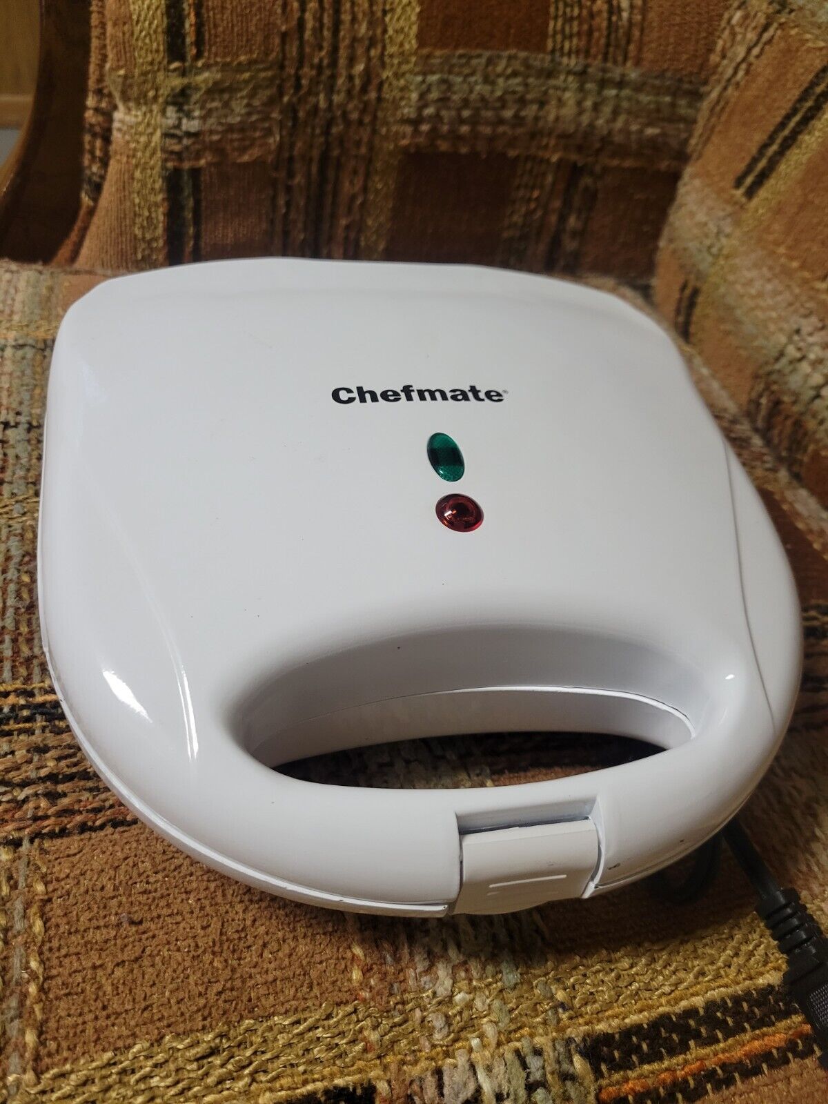 Sandwich Maker, Cool Touch Handles, Nonstick Coated Plates 2 Slices