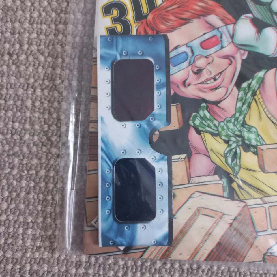 Australian Mad Magazine Super Heroes 3D #411 & 3D glasses, New and unopened - Image 2 of 4