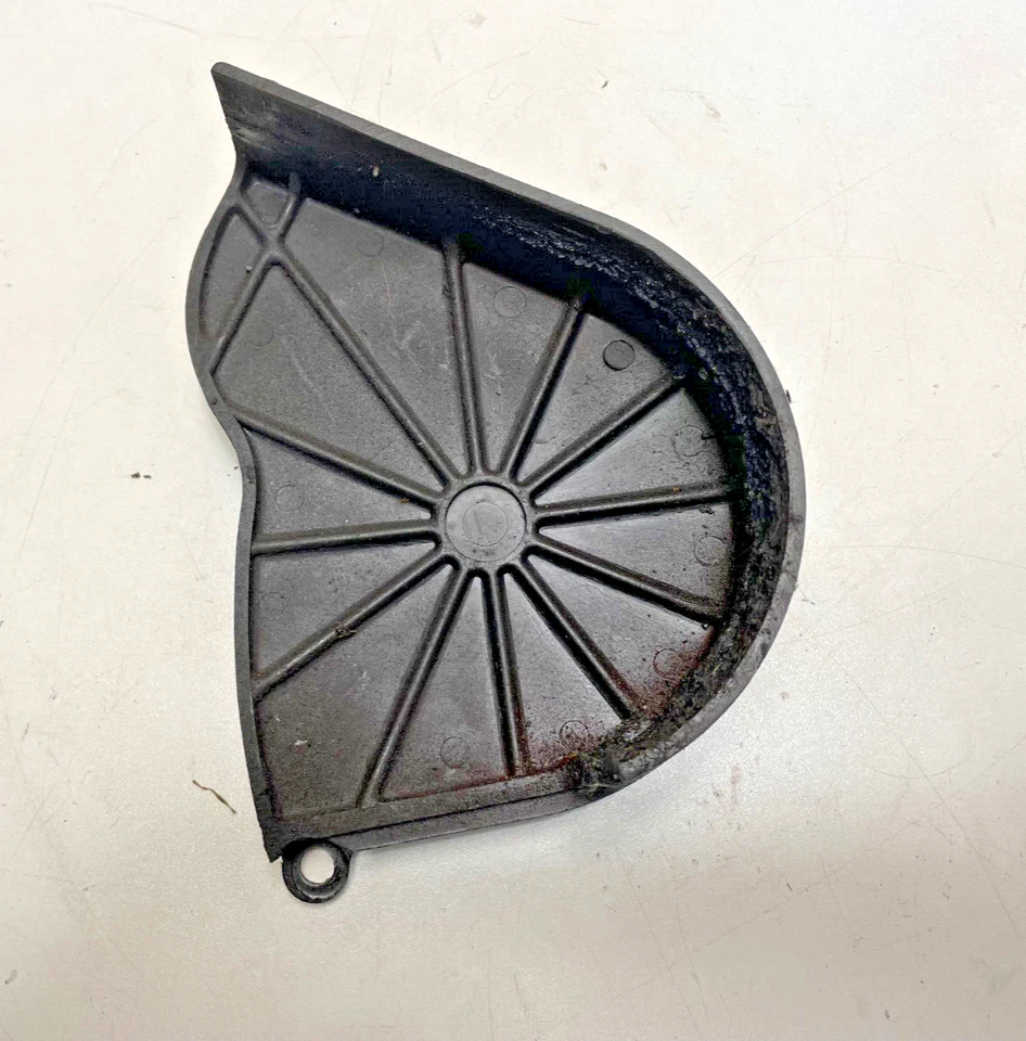 Cubierta interior del piñón de cadena Yamaha TDM850 (4TX) 1996 3LD154180000 Foto 2 de 2