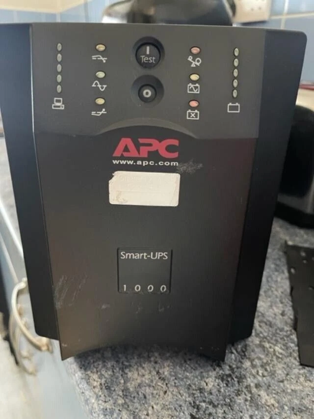 APC SMART-UPS 1000 i - Image 4 of 4