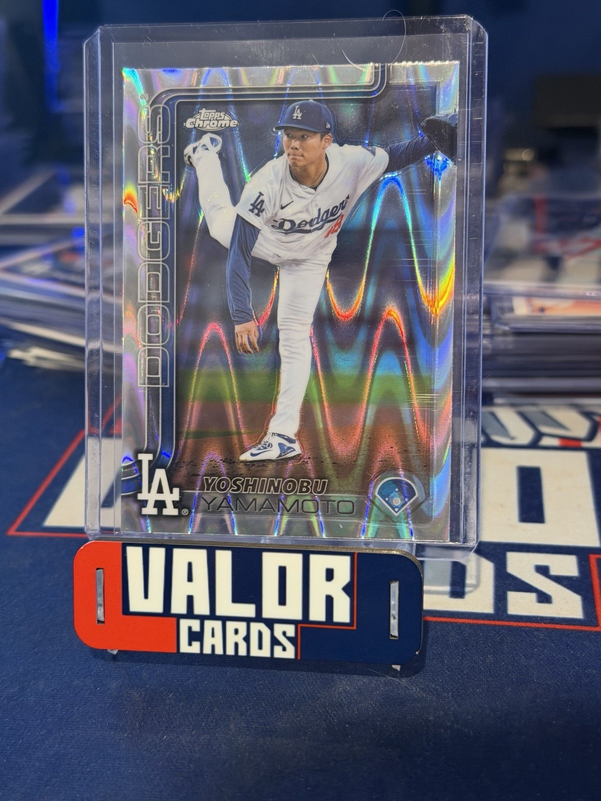 2025 Topps Chrome - Yoshinobu Yamamoto #179 RayWave Refractor