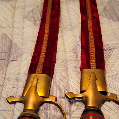 2 Ronal Middle Eastern Scimitar Swords Steel Blade Brass Handle Red Scabbard