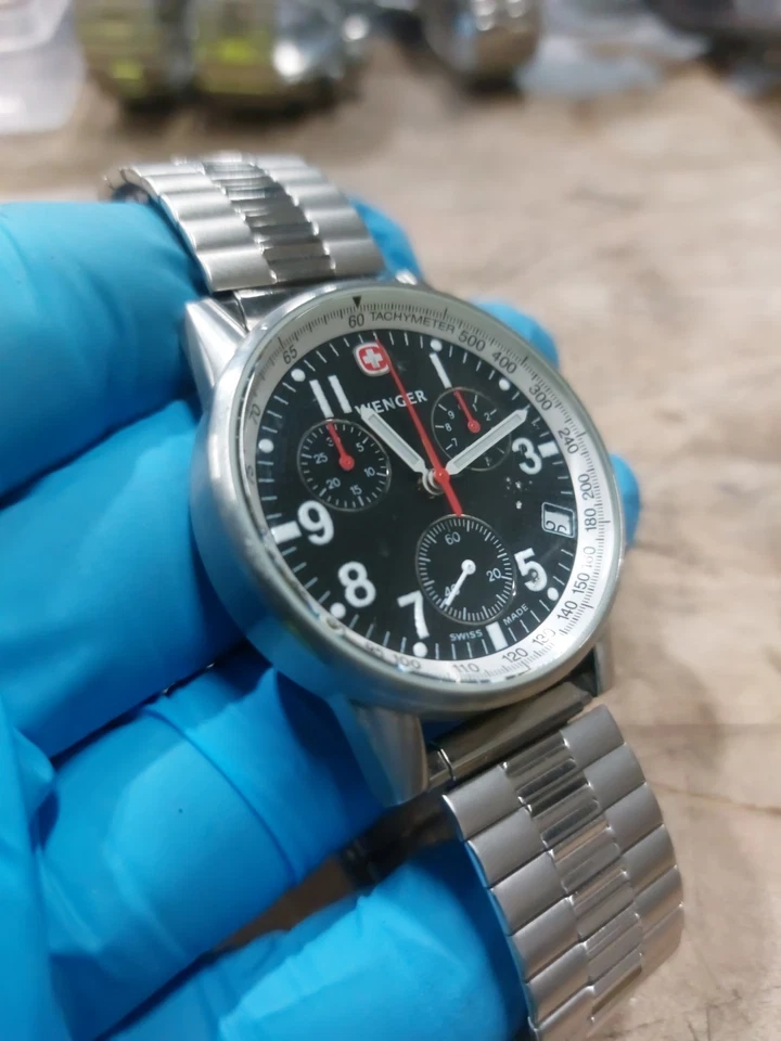 Relógio usado WENGER 7072X mostrador preto cronógrafo quartzo - Imagem 2 de 4
