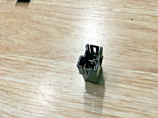 Mb629083 реле чего