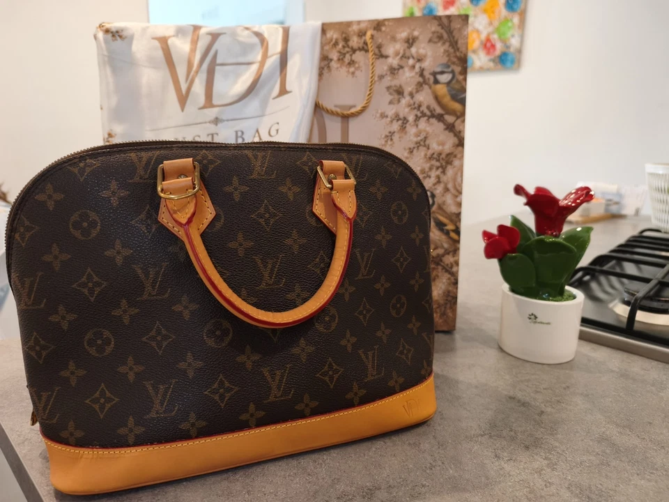 Louis Vuitton Alma PM, foto 1 di 5