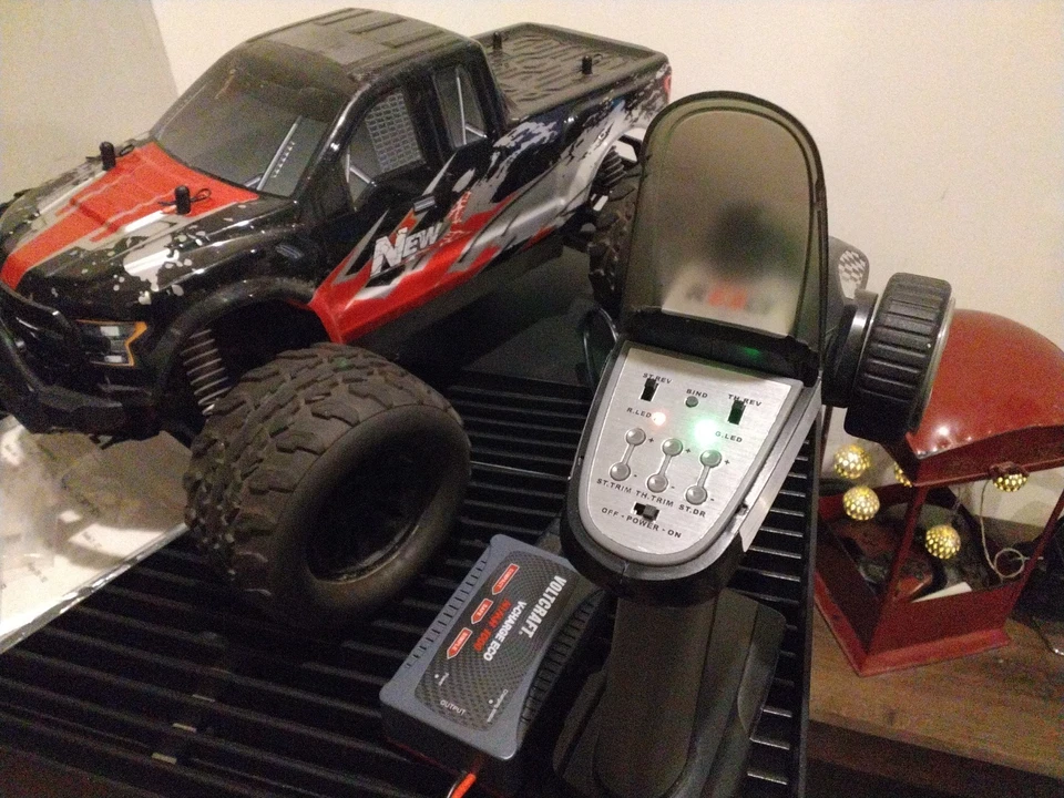 Reely NEW1 Brushlees 1:10 RC Modellauto Elektro Monstertruck - Bild 3 von 4