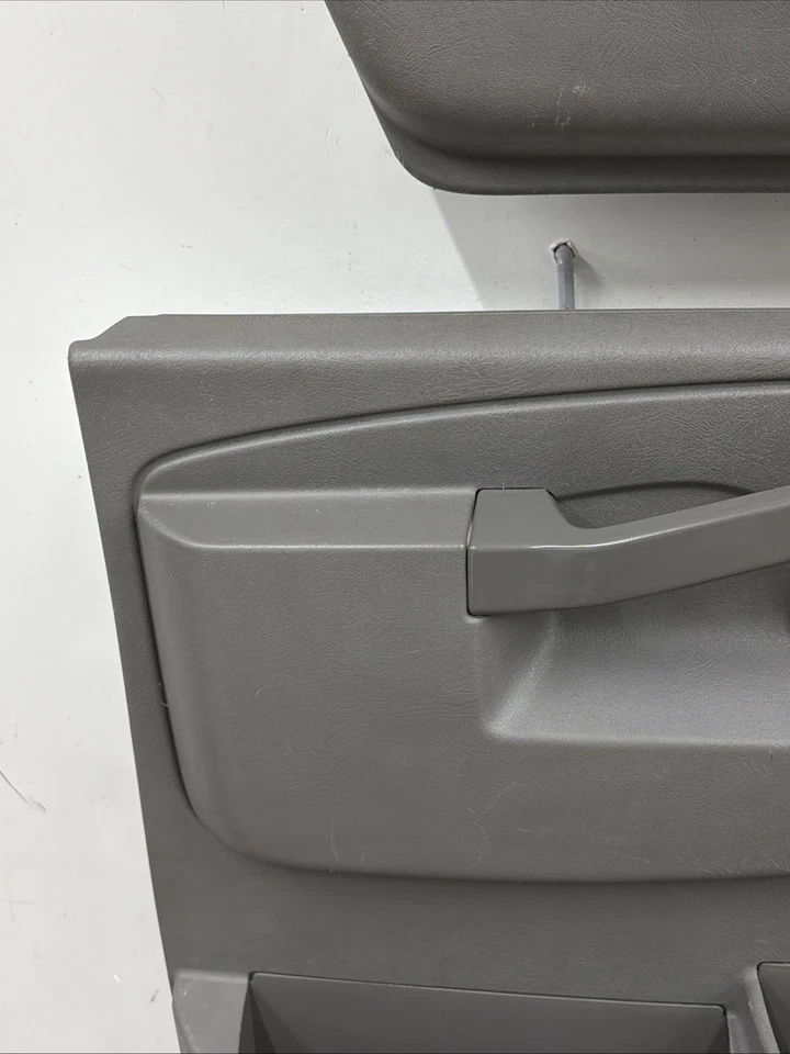 Chevy Express GMC Savana 2500 3500 2016-2024 juego de paneles de puerta gris OEM Foto 3 de 4