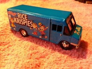 JOHNNY LIGHTNING KELLOGG'S RICE KRISPIES CEREAL DELIVERY TRUCK DUAL REAR WHEELS