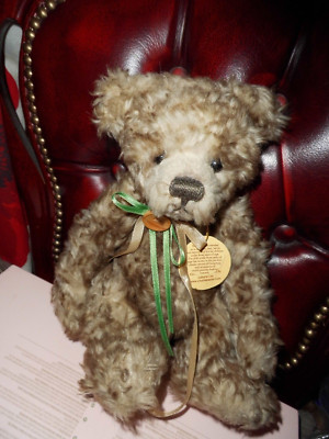 CHARLIE BEAR. KNOPF. MIT ETIKETT GRATIS PP. RAUCHFREI ZUHAUSE.