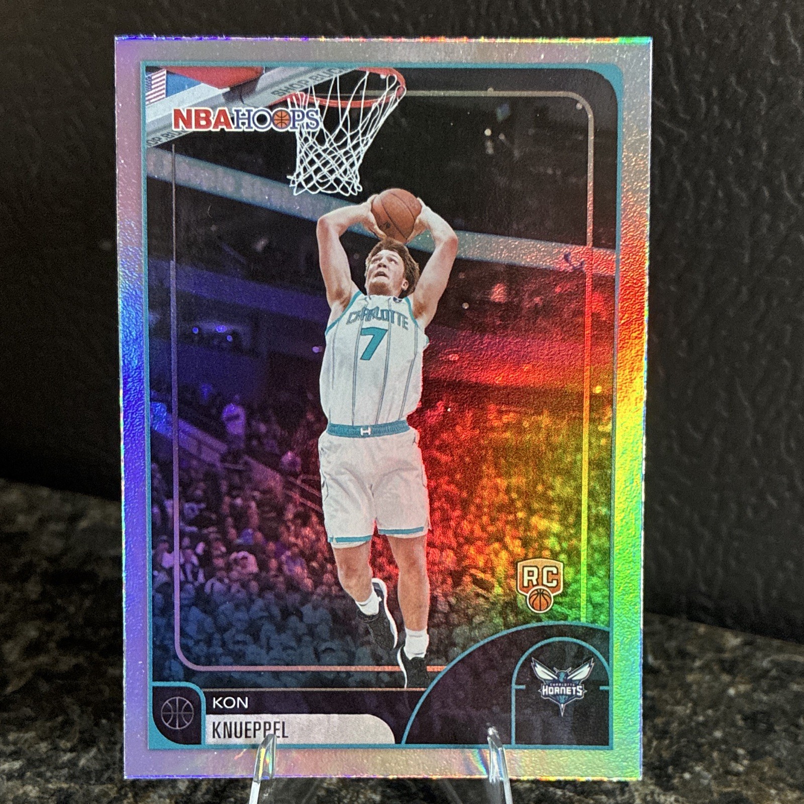 Topps 2025-26 Kon Knueppel Rookie Rainbow Foilboard Hornets #204