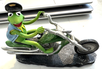 VTG EASY GREEN RIDER KERMIT THE MUPPET MOTORCYCLE MANIA COLLECTION SCULPTURE