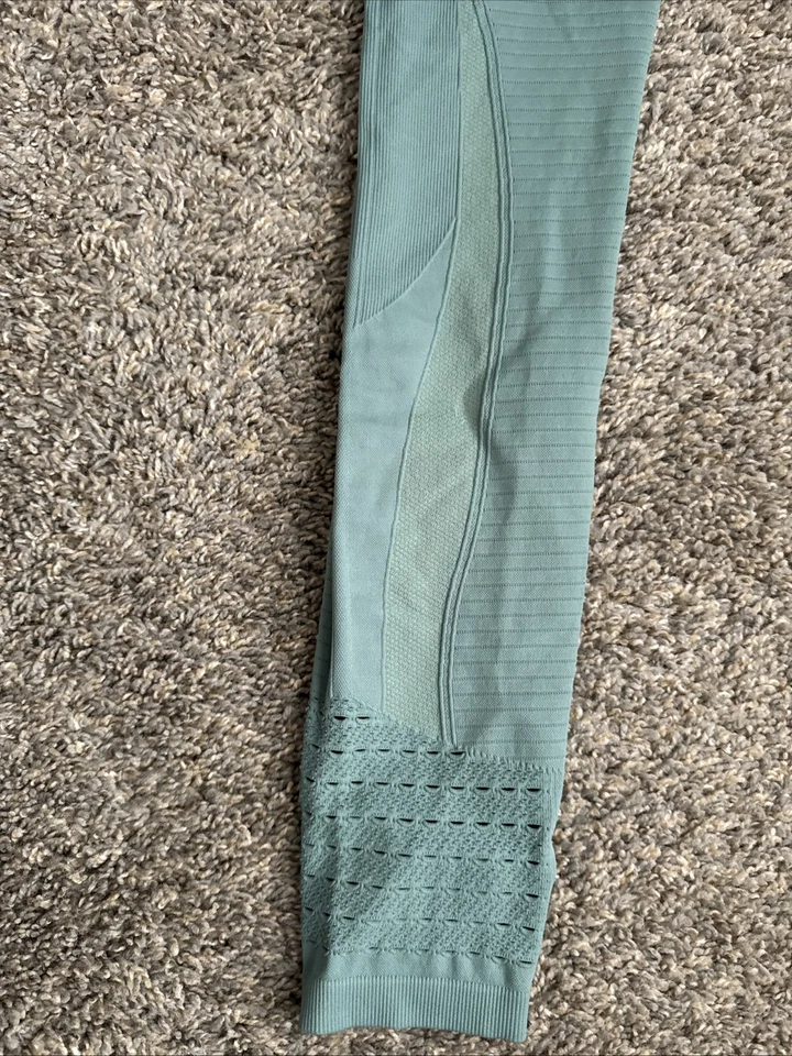 全新无标签 GymShark 女式能量无缝打底裤绿色/蓝色 M 码 — 第 2/4 张图片